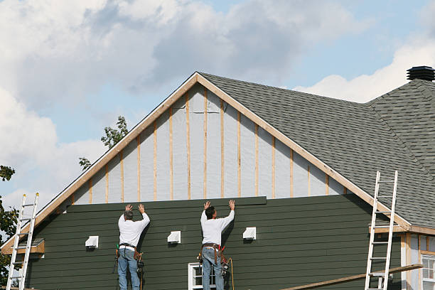Professional Siding Installation technician working in Washington, IN